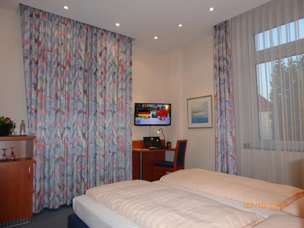 Astoria Hotel Ratingen Exterior photo